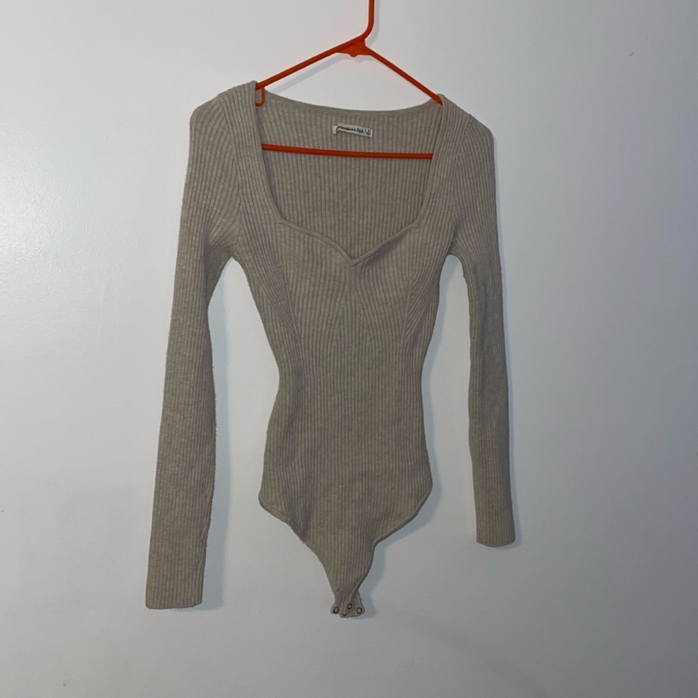 Abercrombie Long-Sleeve Sweetheart Sweater Bodysuit🤍